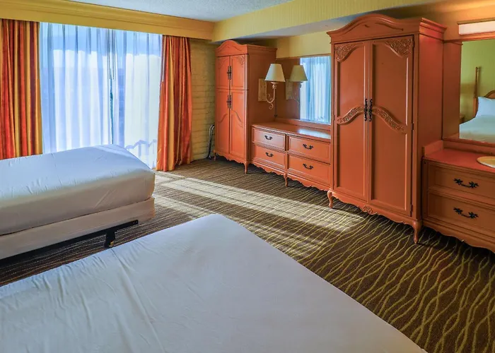 6 Phoenix, Az - Sky Harbor Hotel 4*