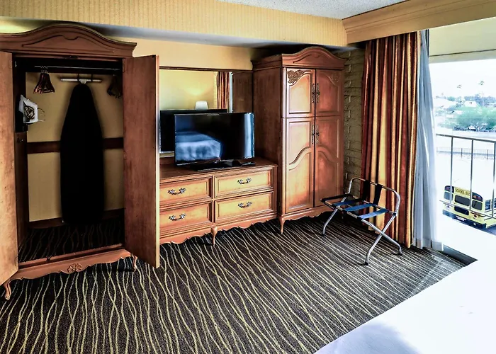 6 Phoenix, Az - Sky Harbor Hotel 4*