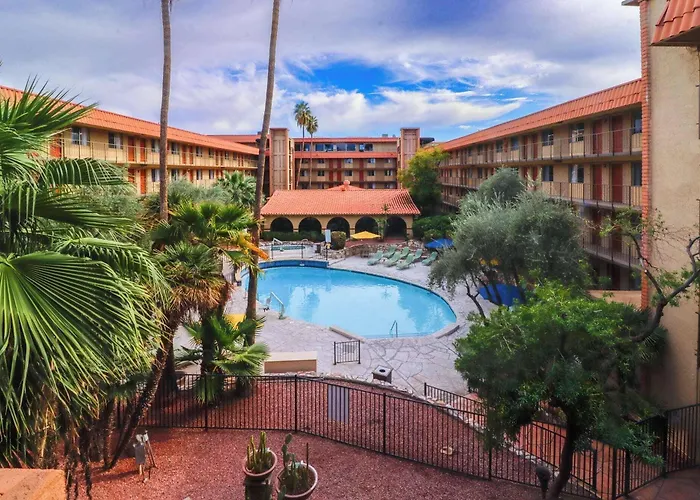 6 Phoenix, Az - Sky Harbor Hotel 4*