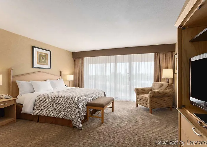 6 Phoenix, Az - Sky Harbor Hotel 4*